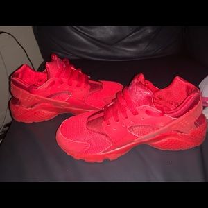 RED HUARACHES